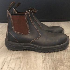 Blundstone! Not sure the style- but they seem to be similar to the Womens LUG